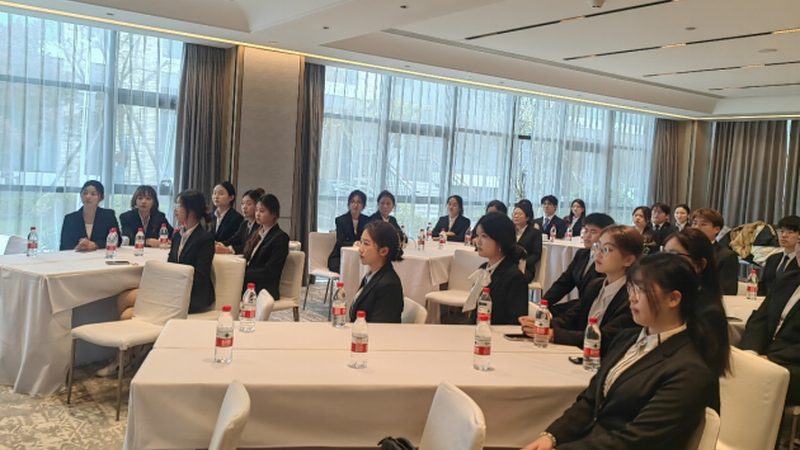选择研学旅行代理加盟品牌时，首先要关注其品牌实力。可以从以下几个方面进行考察：